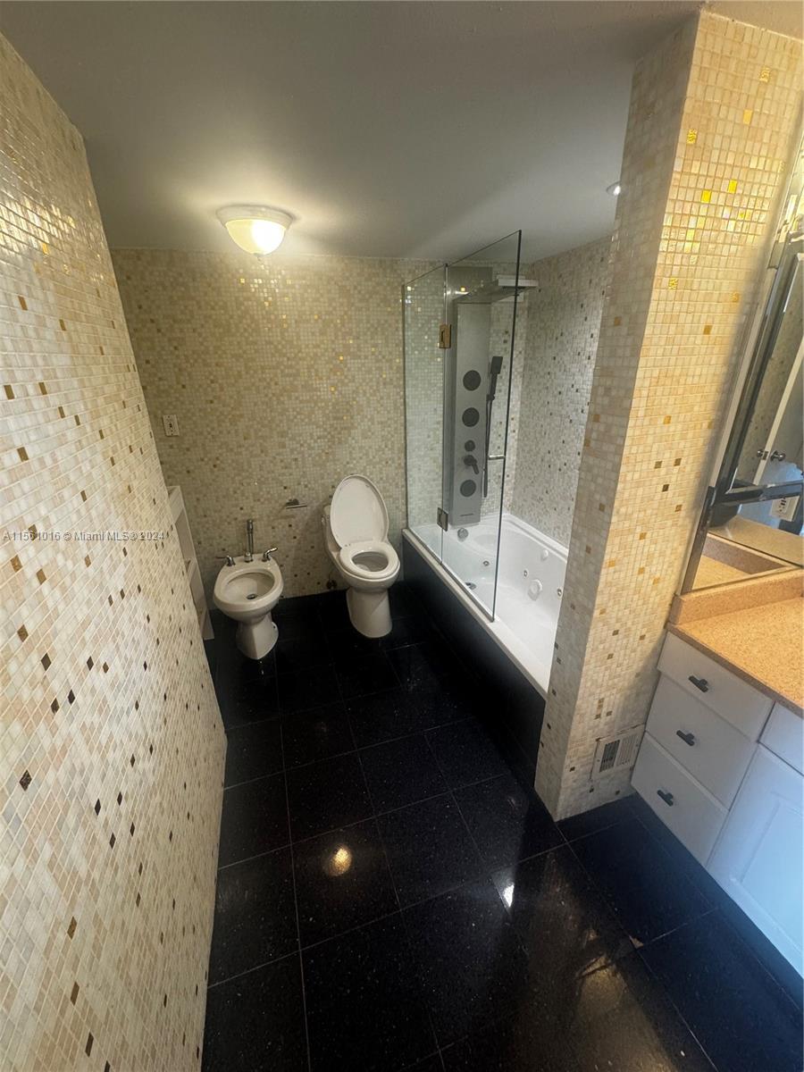 5161 Collins Ave 1118, Miami Beach, Florida 33140, 2 Bedrooms Bedrooms, ,2 BathroomsBathrooms,Residentiallease,For Rent,5161 Collins Ave 1118,A11561016