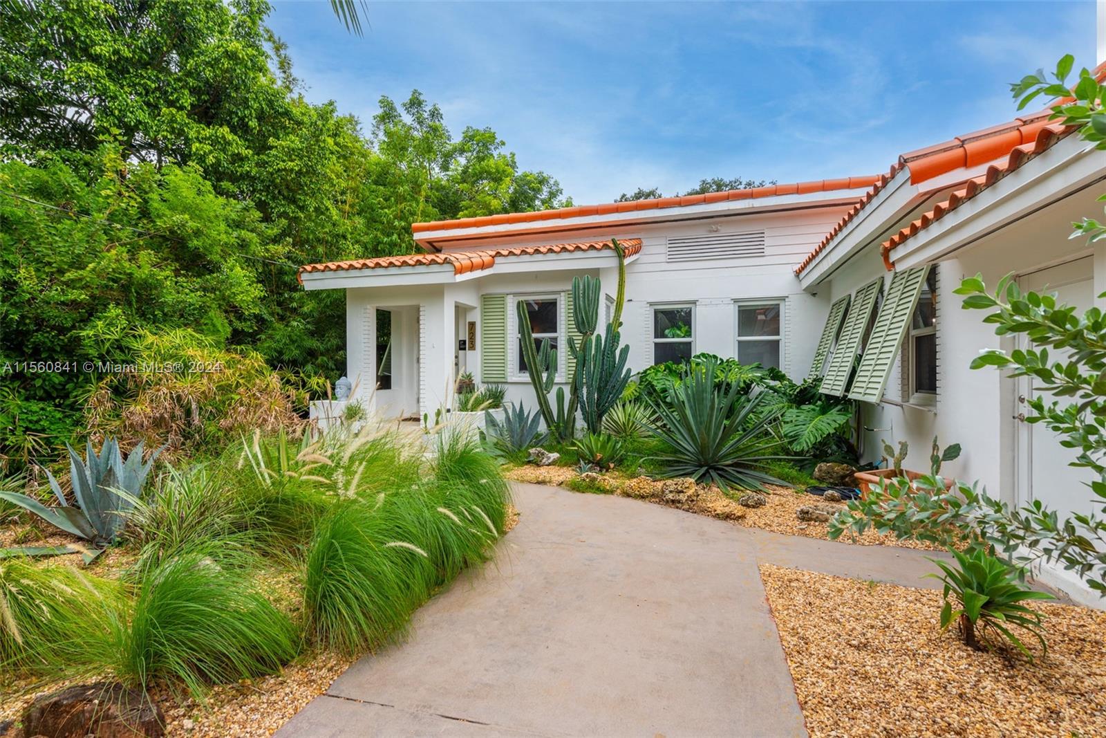 723 NE 112th St, Biscayne Park, Florida 33161, 4 Bedrooms Bedrooms, ,3 BathroomsBathrooms,Residential,For Sale,723 NE 112th St,A11560841