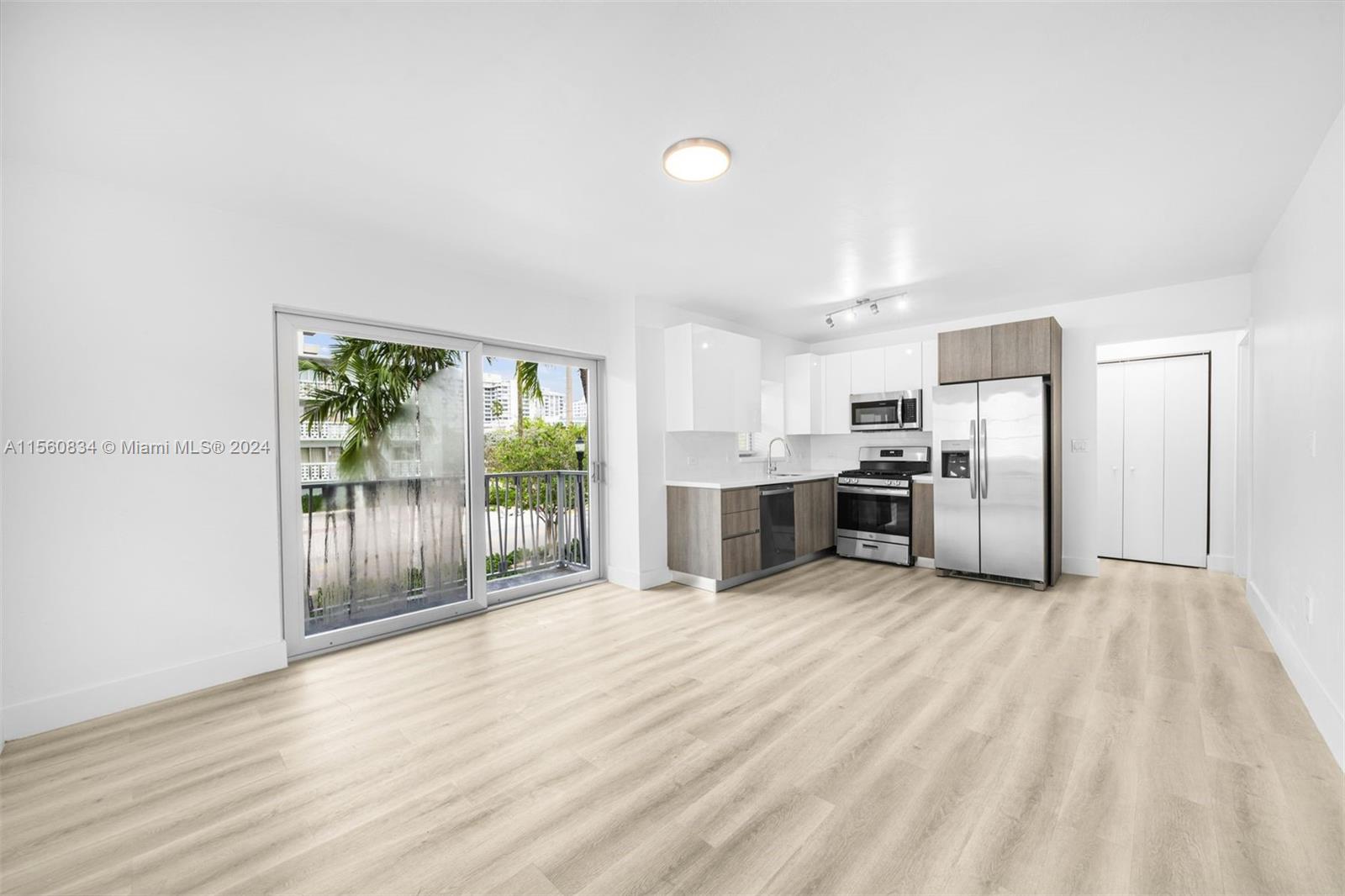 1038 11th St 18, Miami Beach, Florida 33139, 1 Bedroom Bedrooms, ,1 BathroomBathrooms,Residentiallease,For Rent,1038 11th St 18,A11560834