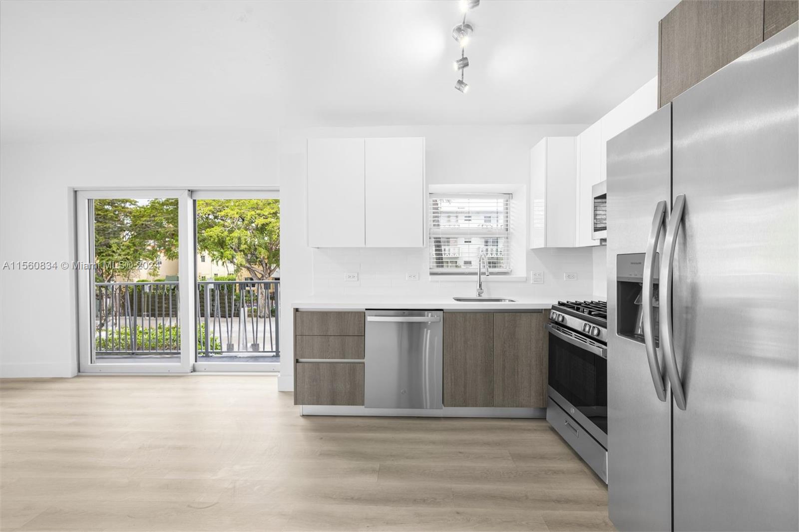 1038 11th St 18, Miami Beach, Florida 33139, 1 Bedroom Bedrooms, ,1 BathroomBathrooms,Residentiallease,For Rent,1038 11th St 18,A11560834