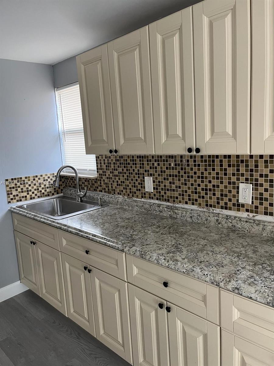 1819 Scott St, Hollywood, Florida 33020, 2 Bedrooms Bedrooms, ,1 BathroomBathrooms,Residentiallease,For Rent,1819 Scott St,A11560752