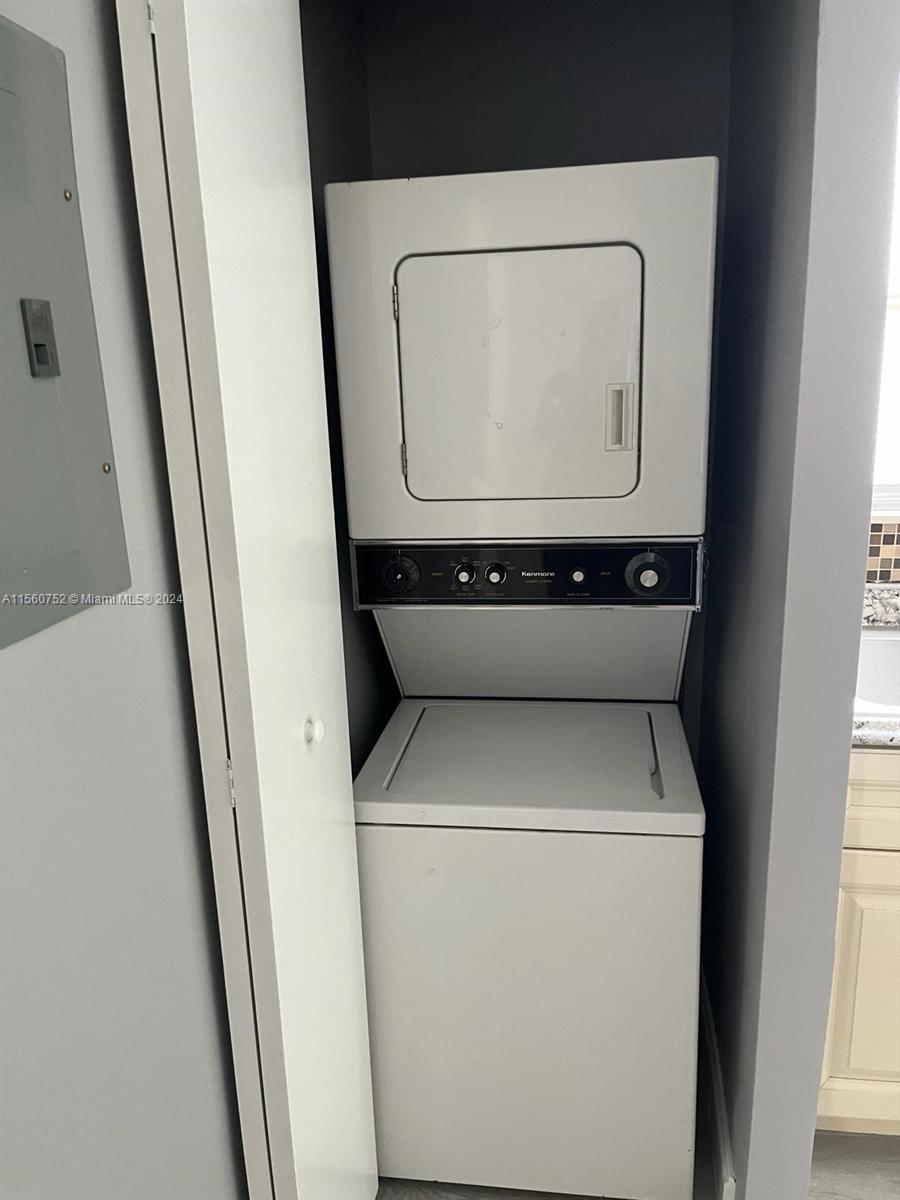 1819 Scott St, Hollywood, Florida 33020, 2 Bedrooms Bedrooms, ,1 BathroomBathrooms,Residentiallease,For Rent,1819 Scott St,A11560752