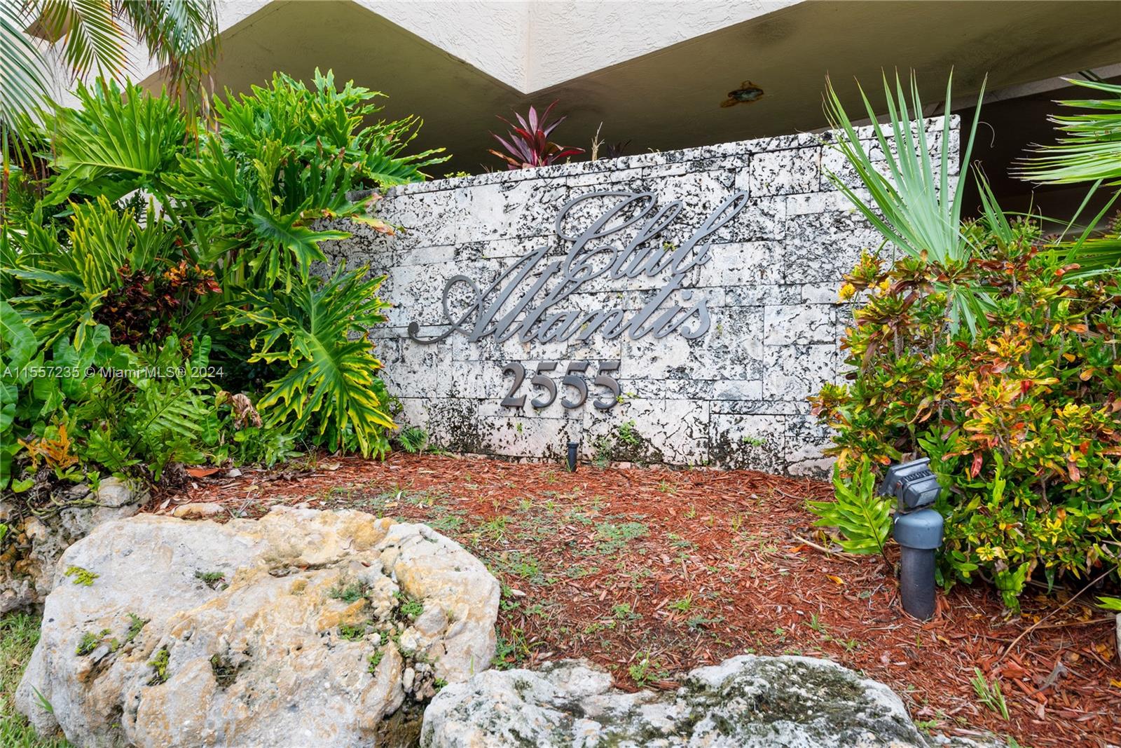 2555 Collins Ave 709, Miami Beach, Florida 33140, 2 Bedrooms Bedrooms, ,2 BathroomsBathrooms,Residential,For Sale,2555 Collins Ave 709,A11557235
