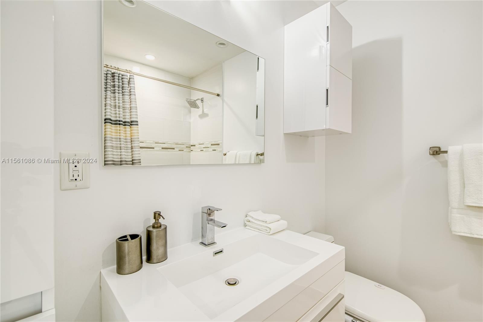 1239 Washington St 1239, Hollywood, Florida 33019, 3 Bedrooms Bedrooms, ,2 BathroomsBathrooms,Residentiallease,For Rent,1239 Washington St 1239,A11561086