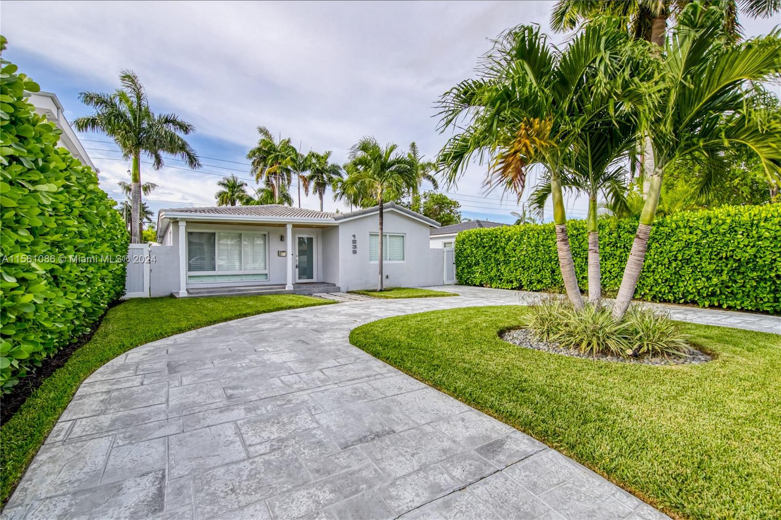 1239 Washington St 1239, Hollywood, Florida 33019, 3 Bedrooms Bedrooms, ,2 BathroomsBathrooms,Residentiallease,For Rent,1239 Washington St 1239,A11561086