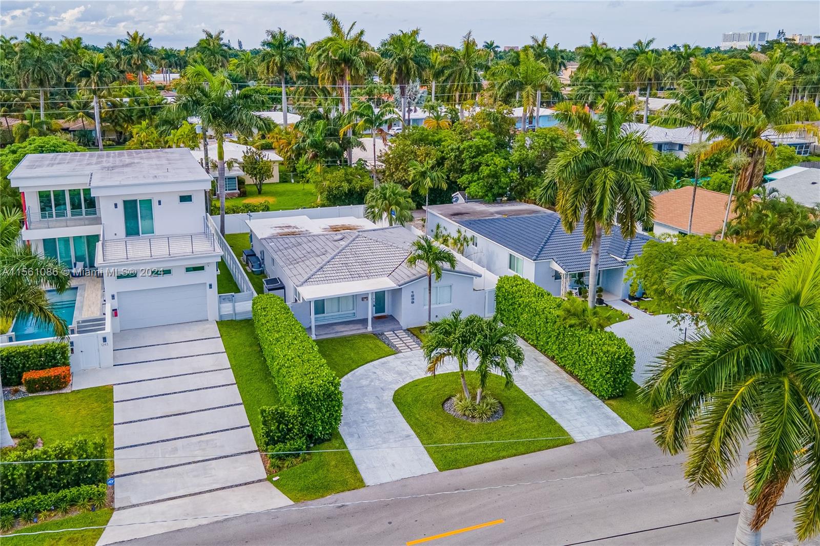 1239 Washington St 1239, Hollywood, Florida 33019, 3 Bedrooms Bedrooms, ,2 BathroomsBathrooms,Residentiallease,For Rent,1239 Washington St 1239,A11561086