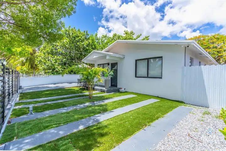 45 NW 41st St 1, Miami, Florida 33127, 2 Bedrooms Bedrooms, ,1 BathroomBathrooms,Residentiallease,For Rent,45 NW 41st St 1,A11561059