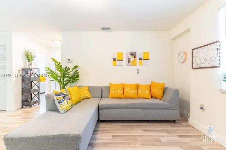 45 NW 41st St 3, Miami, Florida 33127, 2 Bedrooms Bedrooms, ,1 BathroomBathrooms,Residentiallease,For Rent,45 NW 41st St 3,A11561109