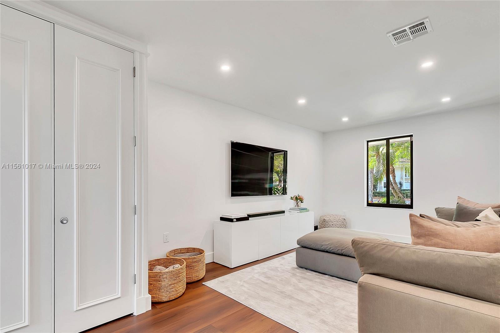 3425 Alhambra Cir, Coral Gables, Florida 33134, 4 Bedrooms Bedrooms, ,4 BathroomsBathrooms,Residentiallease,For Rent,3425 Alhambra Cir,A11561017
