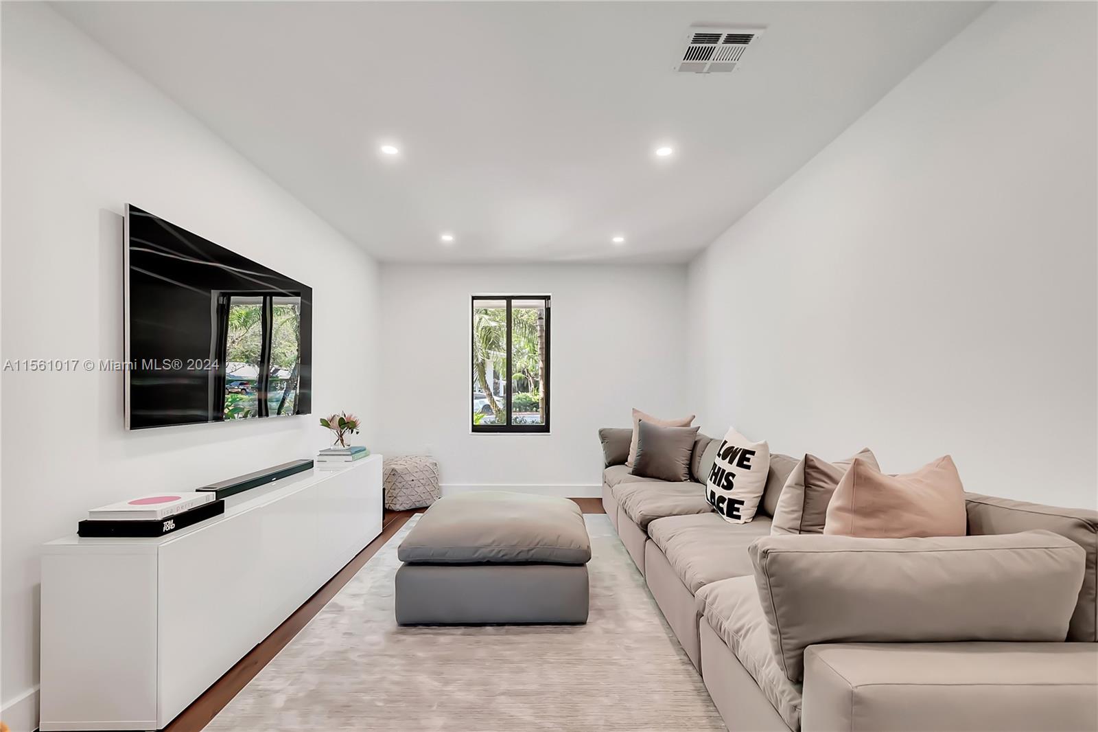 3425 Alhambra Cir, Coral Gables, Florida 33134, 4 Bedrooms Bedrooms, ,4 BathroomsBathrooms,Residentiallease,For Rent,3425 Alhambra Cir,A11561017