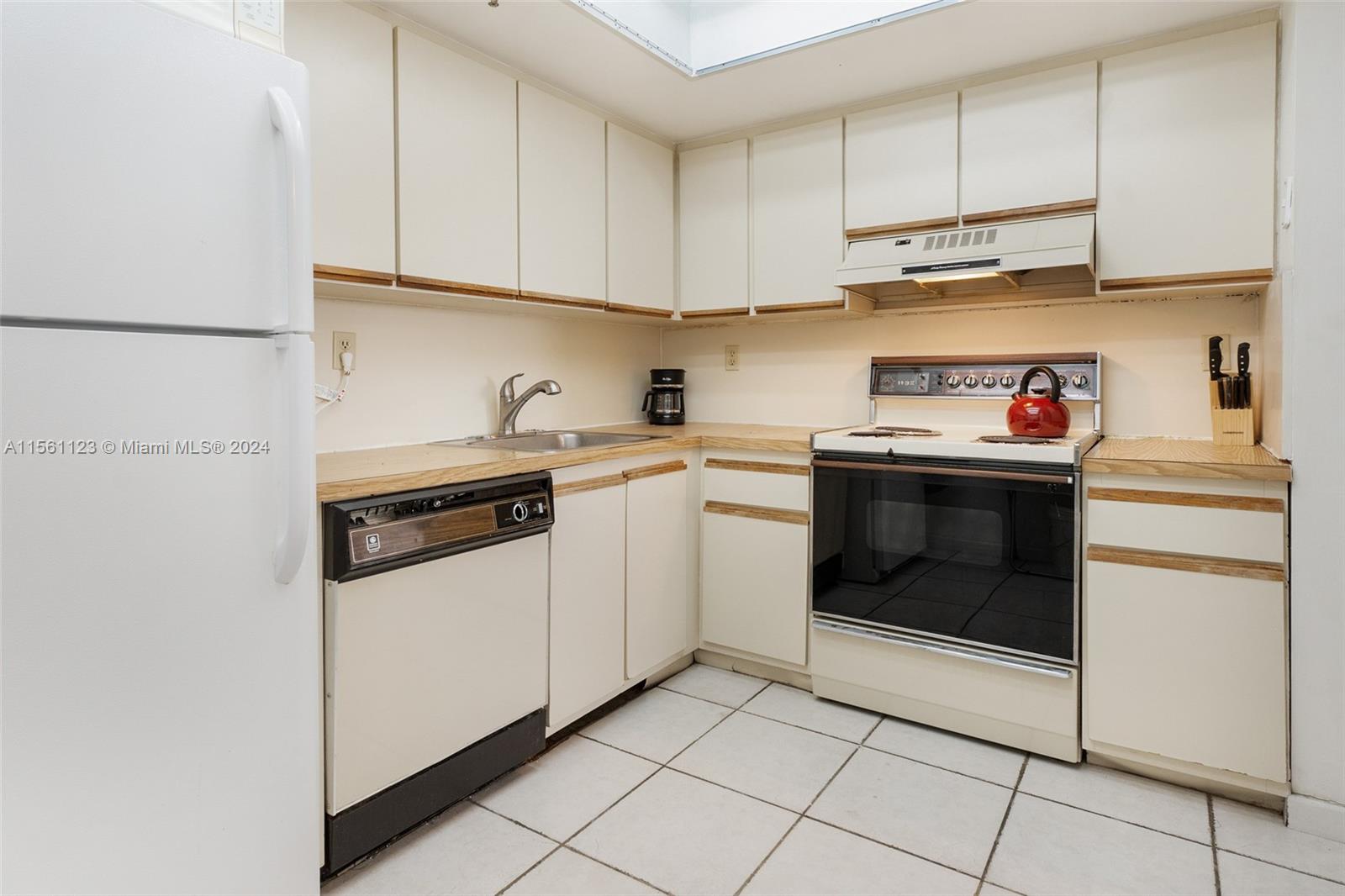 1775 Washington Ave 5D, Miami Beach, Florida 33139, 1 Bedroom Bedrooms, ,1 BathroomBathrooms,Residential,For Sale,1775 Washington Ave 5D,A11561123