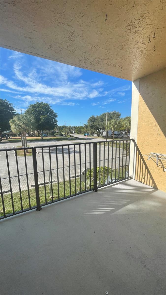 250 W Palm Cir W #204 For Sale A11561161, FL