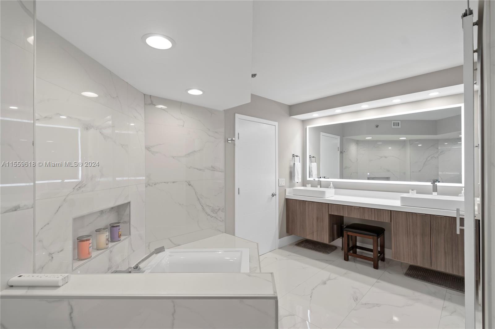 3600 Mystic Pointe Dr LPH13, Aventura, Florida 33180, 2 Bedrooms Bedrooms, ,2 BathroomsBathrooms,Residential,For Sale,3600 Mystic Pointe Dr LPH13,A11559618