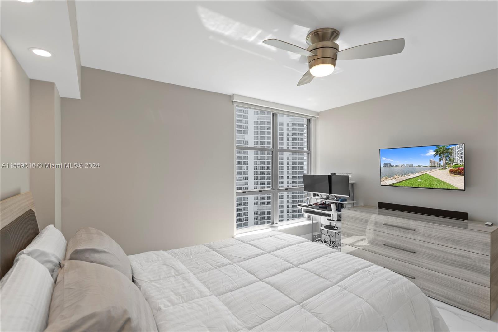 3600 Mystic Pointe Dr LPH13, Aventura, Florida 33180, 2 Bedrooms Bedrooms, ,2 BathroomsBathrooms,Residential,For Sale,3600 Mystic Pointe Dr LPH13,A11559618