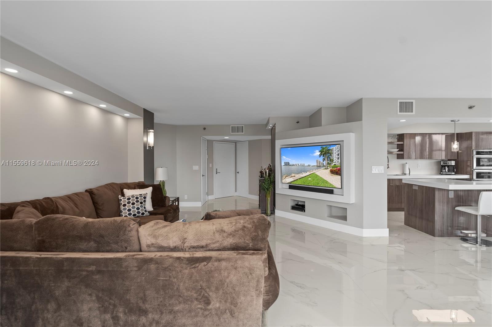 3600 Mystic Pointe Dr LPH13, Aventura, Florida 33180, 2 Bedrooms Bedrooms, ,2 BathroomsBathrooms,Residential,For Sale,3600 Mystic Pointe Dr LPH13,A11559618