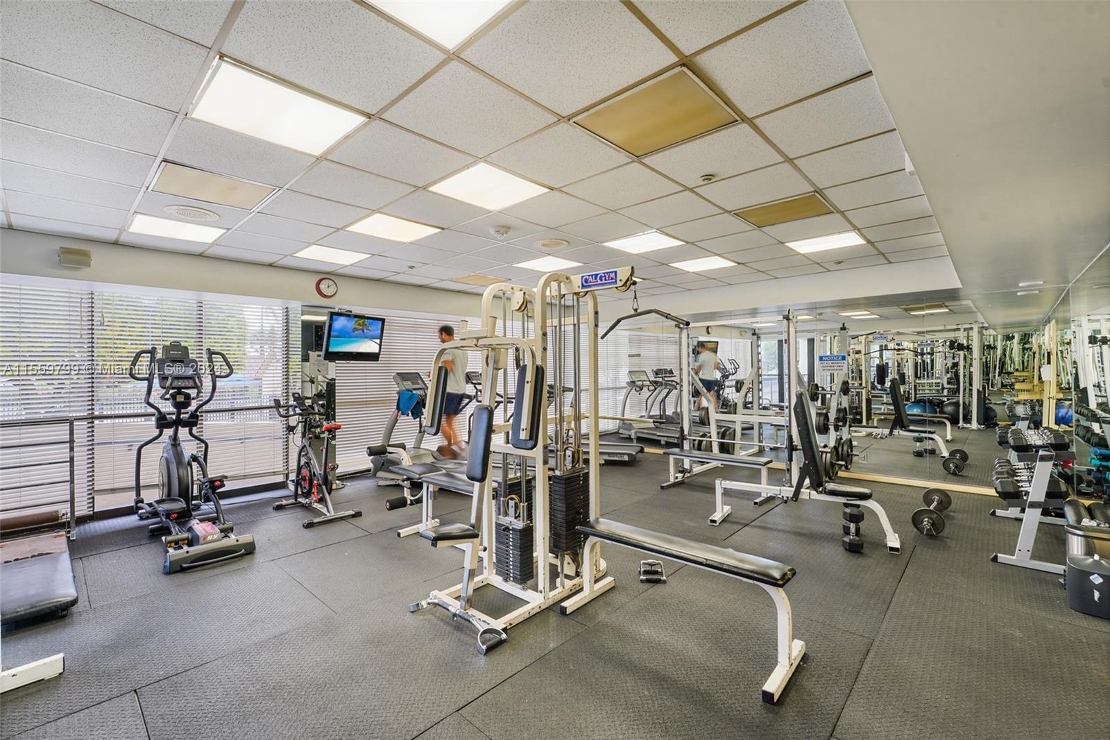 2555 Collins Ave 807, Miami Beach, Florida 33140, 1 Bedroom Bedrooms, ,2 BathroomsBathrooms,Residential,For Sale,2555 Collins Ave 807,A11559799
