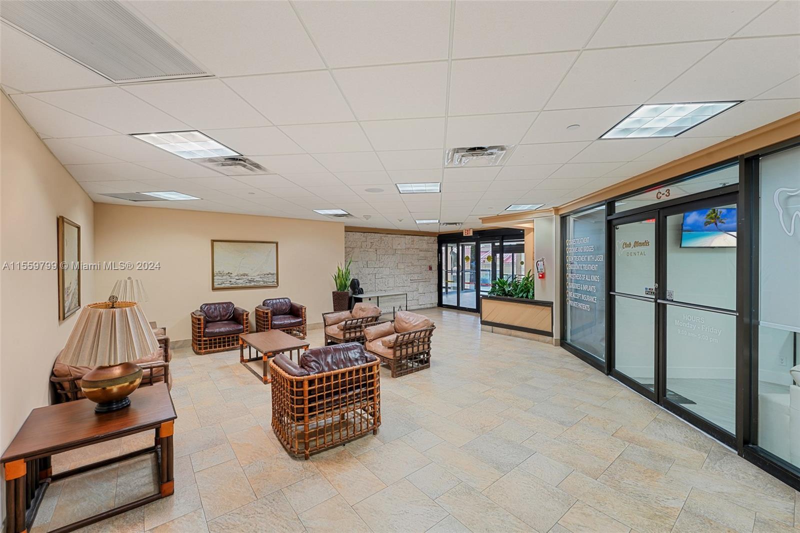2555 Collins Ave 807, Miami Beach, Florida 33140, 1 Bedroom Bedrooms, ,2 BathroomsBathrooms,Residential,For Sale,2555 Collins Ave 807,A11559799