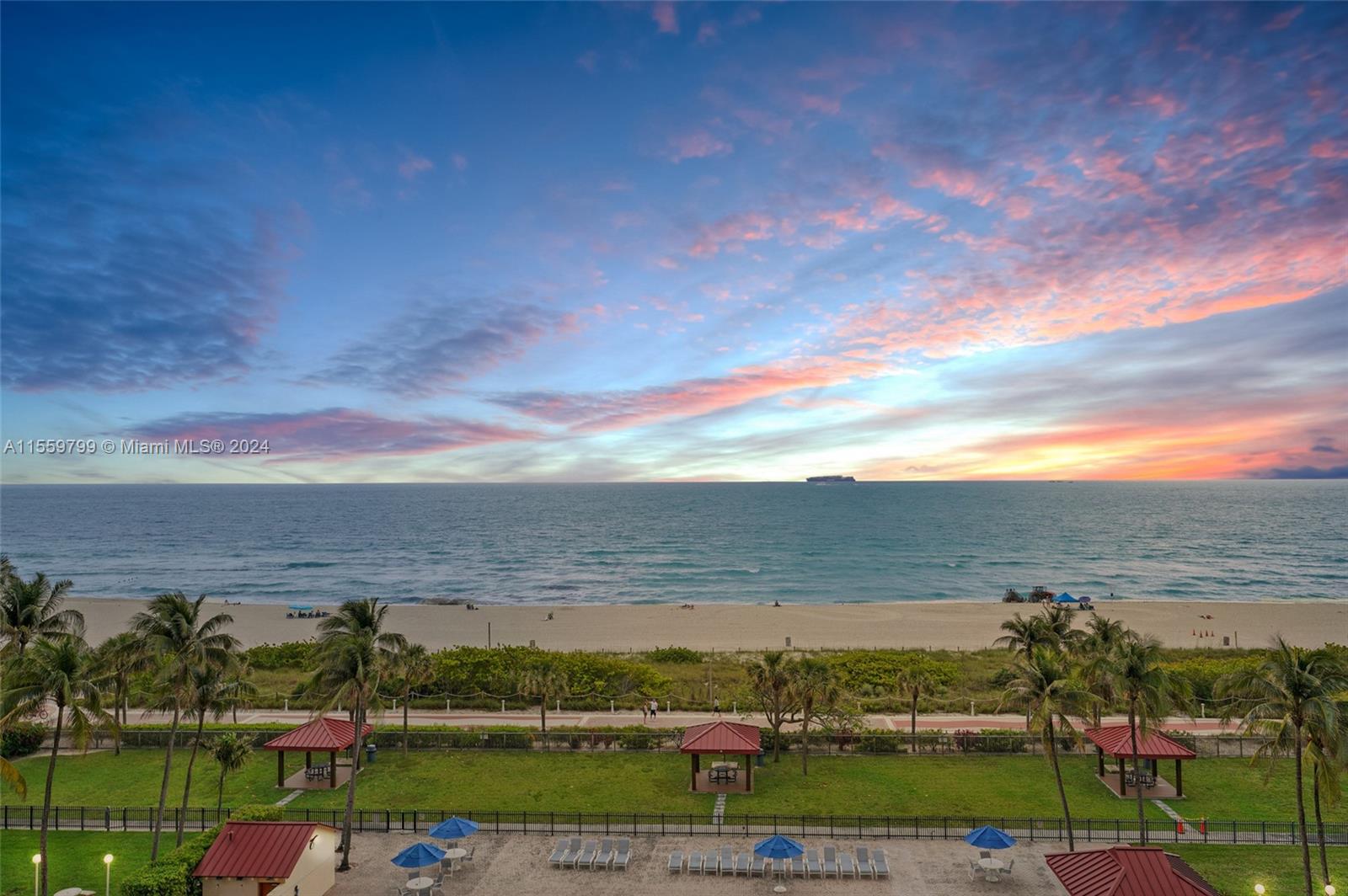 2555 Collins Ave 807, Miami Beach, Florida 33140, 1 Bedroom Bedrooms, ,2 BathroomsBathrooms,Residential,For Sale,2555 Collins Ave 807,A11559799