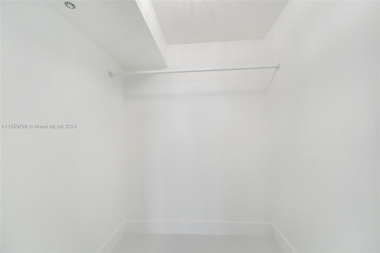 2555 Collins Ave 807, Miami Beach, Florida 33140, 1 Bedroom Bedrooms, ,2 BathroomsBathrooms,Residential,For Sale,2555 Collins Ave 807,A11559799