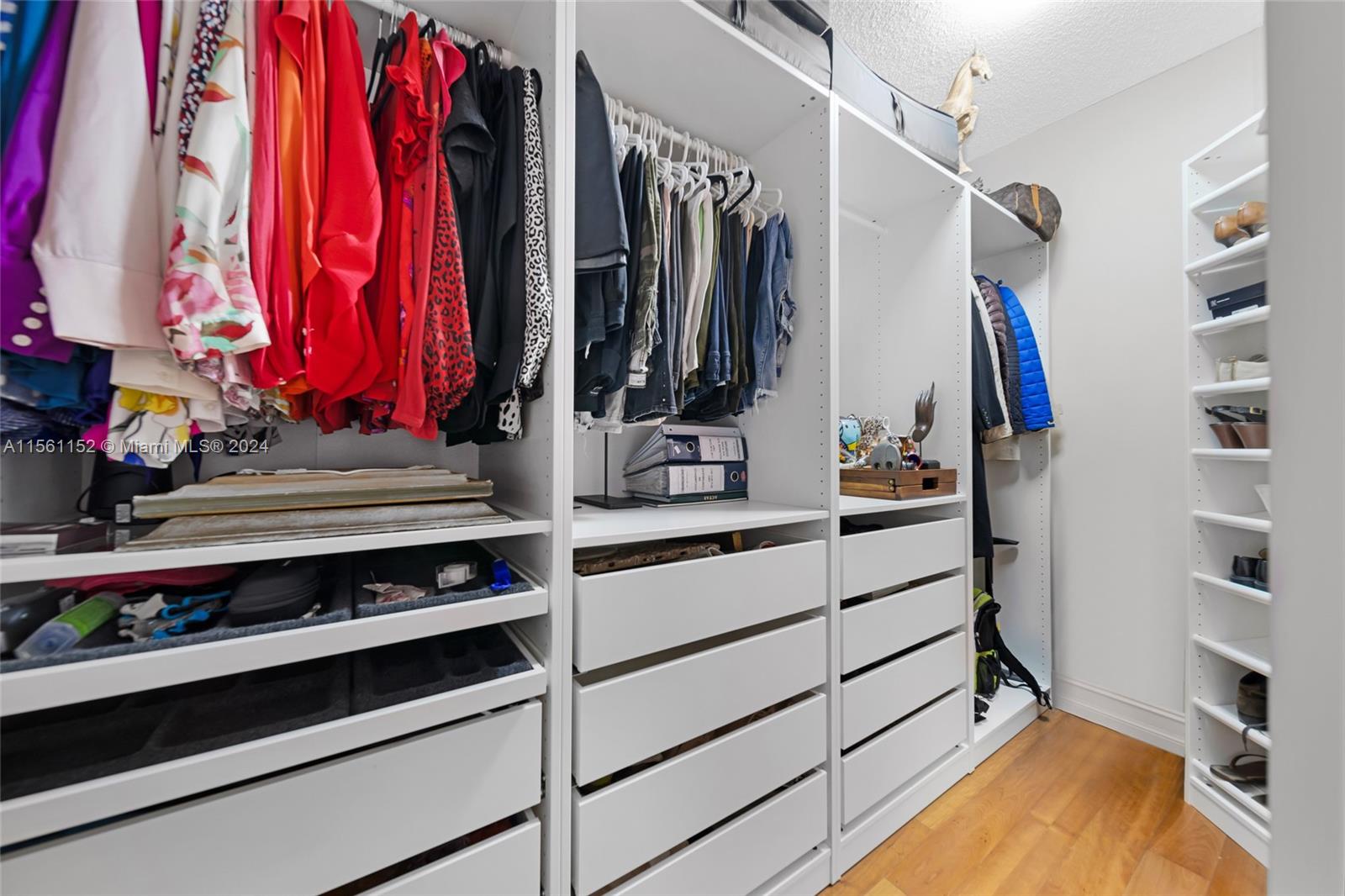 MASTER BEDROOM CLOSET
