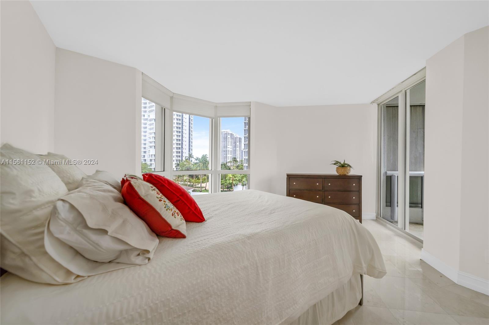 21205 Yacht Club Dr 703, Aventura, Florida 33180, 3 Bedrooms Bedrooms, ,2 BathroomsBathrooms,Residential,For Sale,21205 Yacht Club Dr 703,A11561152