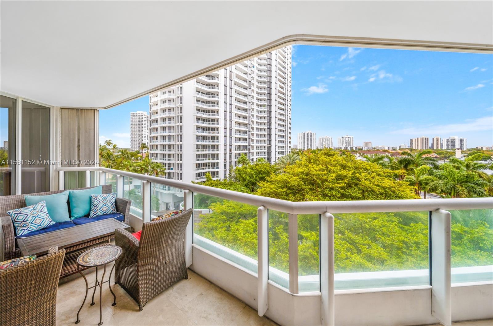 21205 Yacht Club Dr 703, Aventura, Florida 33180, 3 Bedrooms Bedrooms, ,2 BathroomsBathrooms,Residential,For Sale,21205 Yacht Club Dr 703,A11561152