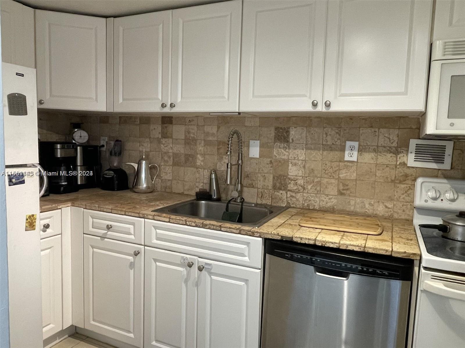 1000 West Ave 330, Miami Beach, Florida 33139, 1 Bedroom Bedrooms, ,1 BathroomBathrooms,Residential,For Sale,1000 West Ave 330,A11561143