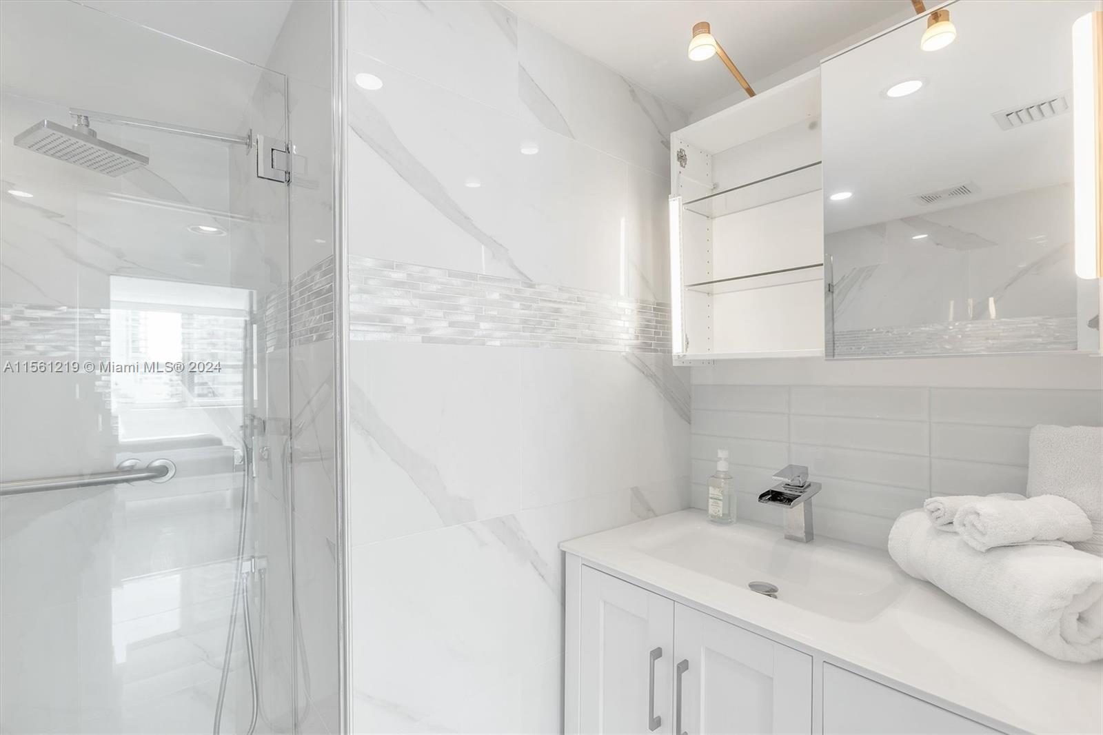 1155 Brickell Bay Dr 903, Miami, Florida 33131, 2 Bedrooms Bedrooms, ,2 BathroomsBathrooms,Residential,For Sale,1155 Brickell Bay Dr 903,A11561219