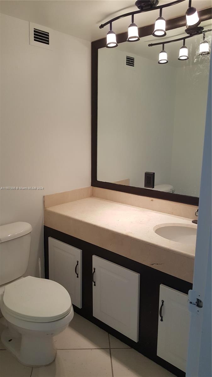 6770 Indian Creek Dr 5T, Miami Beach, Florida 33141, 1 Bedroom Bedrooms, ,1 BathroomBathrooms,Residential,For Sale,6770 Indian Creek Dr 5T,A11557005