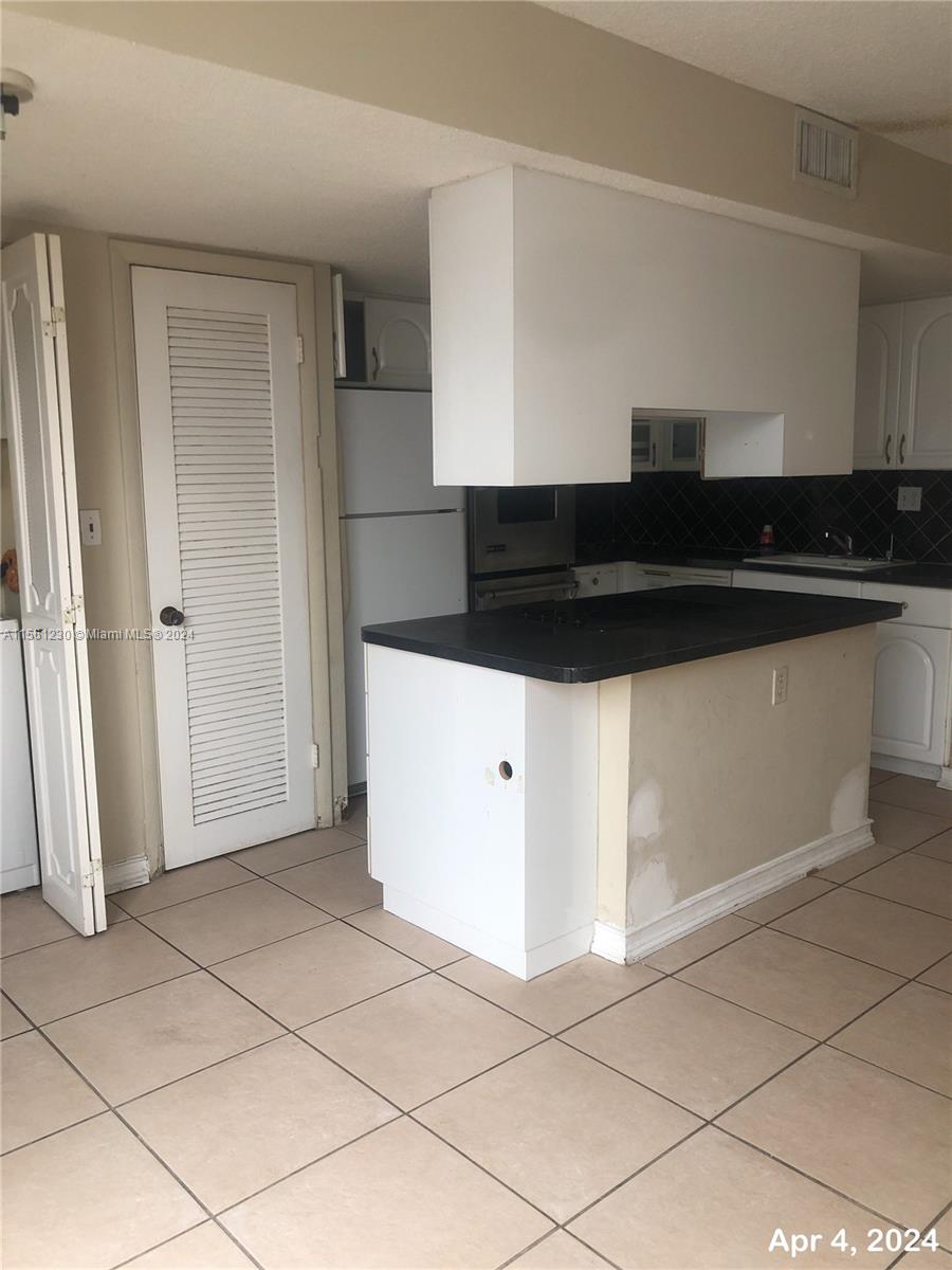 2318 NE 7th St 34, Hallandale Beach, Florida 33009, 2 Bedrooms Bedrooms, ,2 BathroomsBathrooms,Residential,For Sale,2318 NE 7th St 34,A11561230