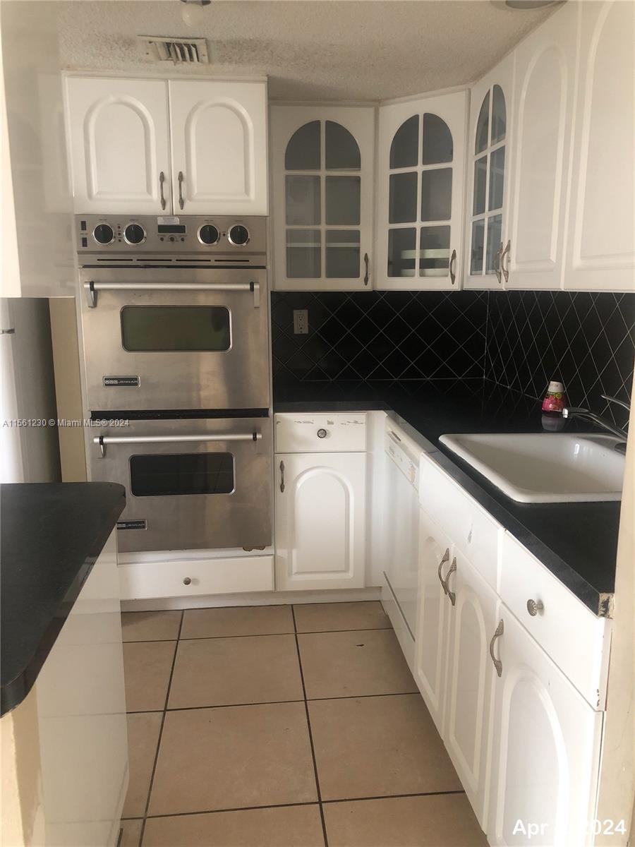 2318 NE 7th St 34, Hallandale Beach, Florida 33009, 2 Bedrooms Bedrooms, ,2 BathroomsBathrooms,Residential,For Sale,2318 NE 7th St 34,A11561230