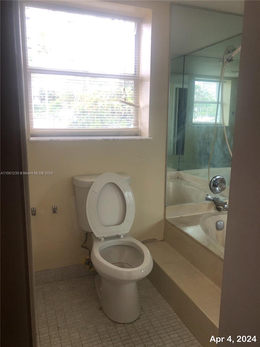 2318 NE 7th St 34, Hallandale Beach, Florida 33009, 2 Bedrooms Bedrooms, ,2 BathroomsBathrooms,Residential,For Sale,2318 NE 7th St 34,A11561230