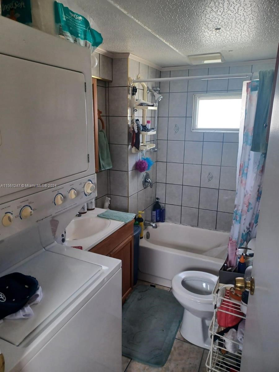 414 NE 5th St, Hallandale Beach, Florida 33009, 2 Bedrooms Bedrooms, ,1 BathroomBathrooms,Residential,For Sale,414 NE 5th St,A11561247