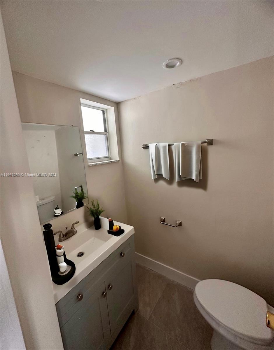 330 SE 2nd St 303H, Hallandale Beach, Florida 33009, 1 Bedroom Bedrooms, ,1 BathroomBathrooms,Residential,For Sale,330 SE 2nd St 303H,A11561265