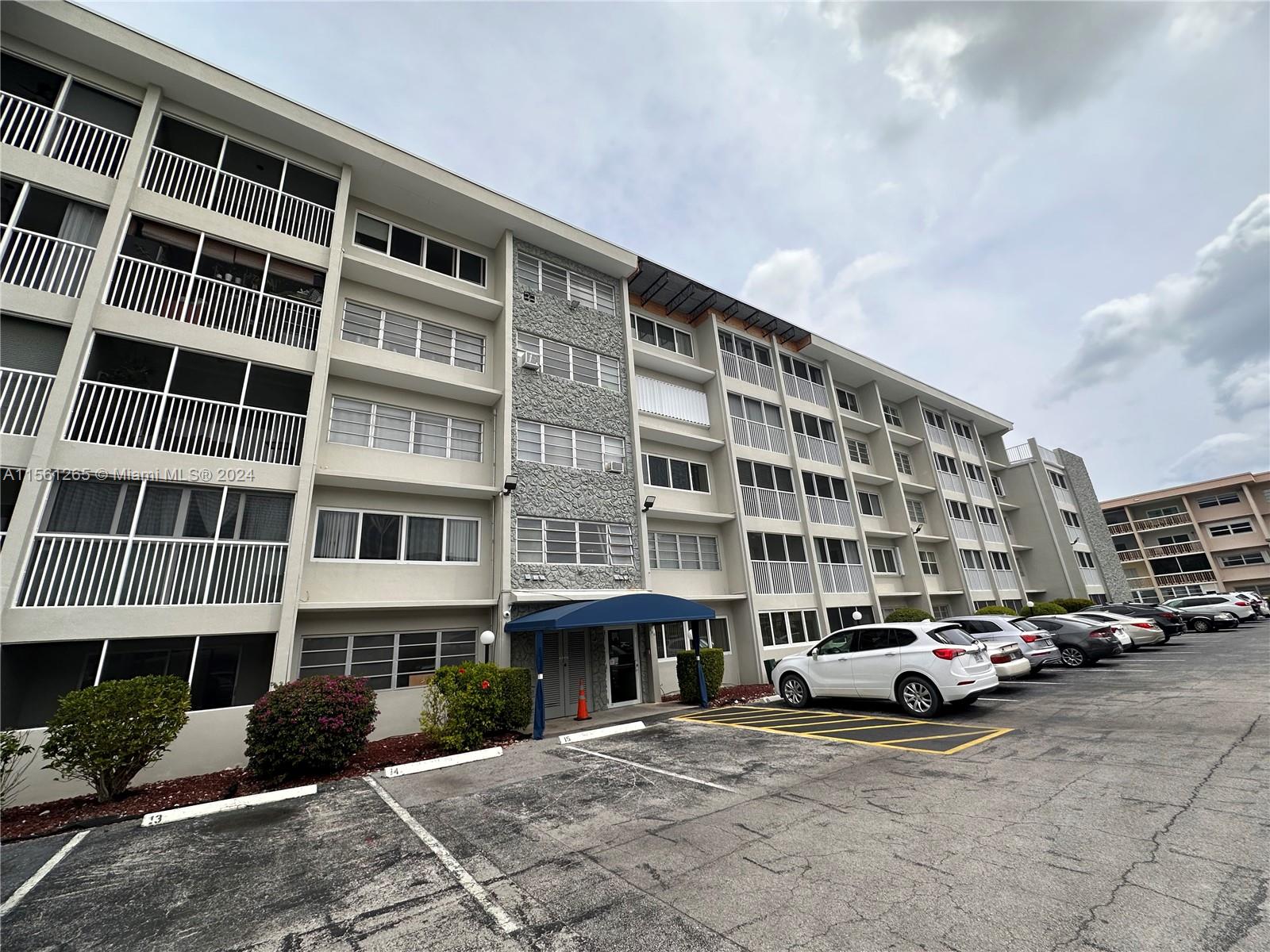 330 SE 2nd St 303H, Hallandale Beach, Florida 33009, 1 Bedroom Bedrooms, ,1 BathroomBathrooms,Residential,For Sale,330 SE 2nd St 303H,A11561265