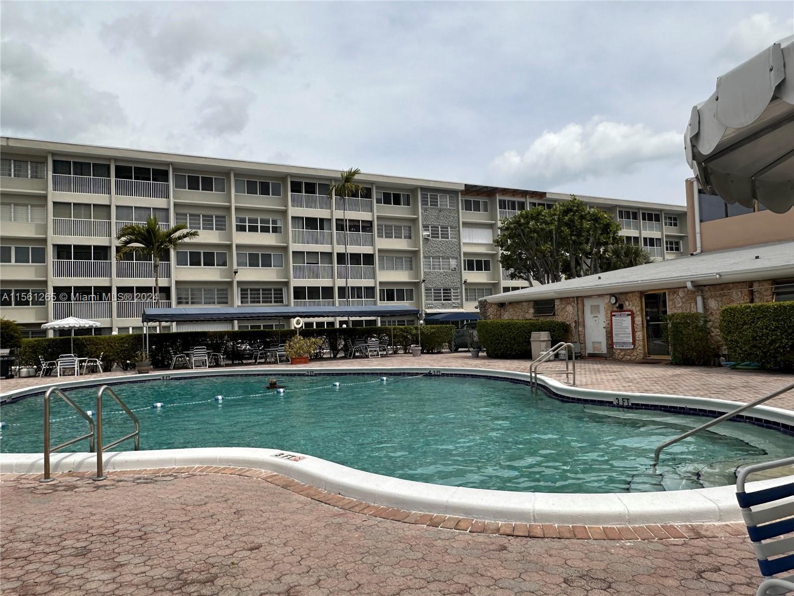 330 SE 2nd St 303H, Hallandale Beach, Florida 33009, 1 Bedroom Bedrooms, ,1 BathroomBathrooms,Residential,For Sale,330 SE 2nd St 303H,A11561265