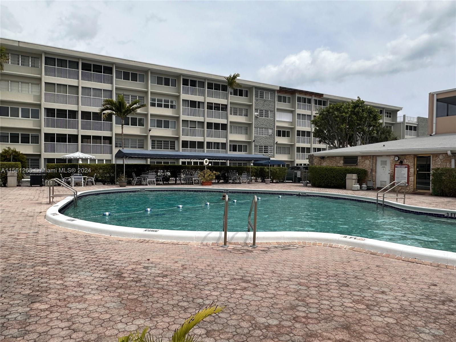 330 SE 2nd St 303H, Hallandale Beach, Florida 33009, 1 Bedroom Bedrooms, ,1 BathroomBathrooms,Residential,For Sale,330 SE 2nd St 303H,A11561265