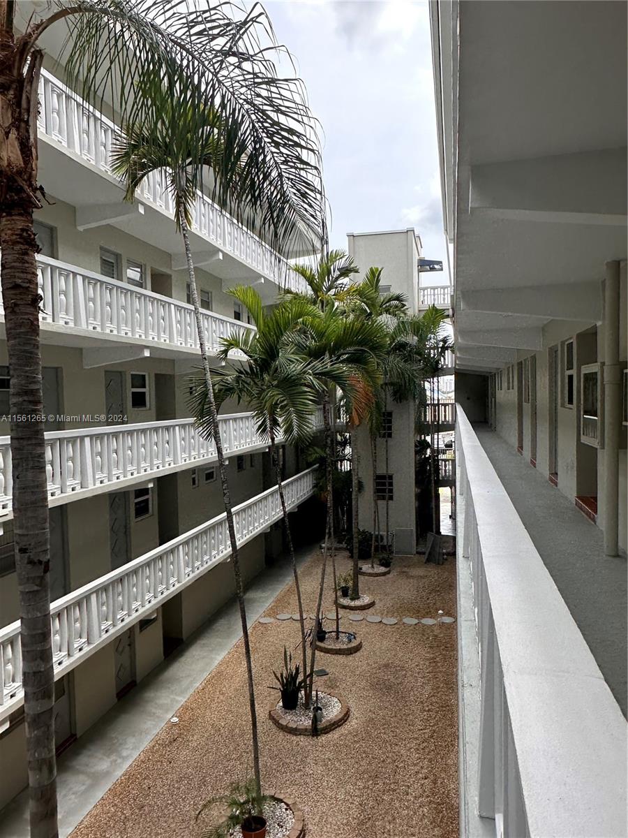 330 SE 2nd St 303H, Hallandale Beach, Florida 33009, 1 Bedroom Bedrooms, ,1 BathroomBathrooms,Residential,For Sale,330 SE 2nd St 303H,A11561265