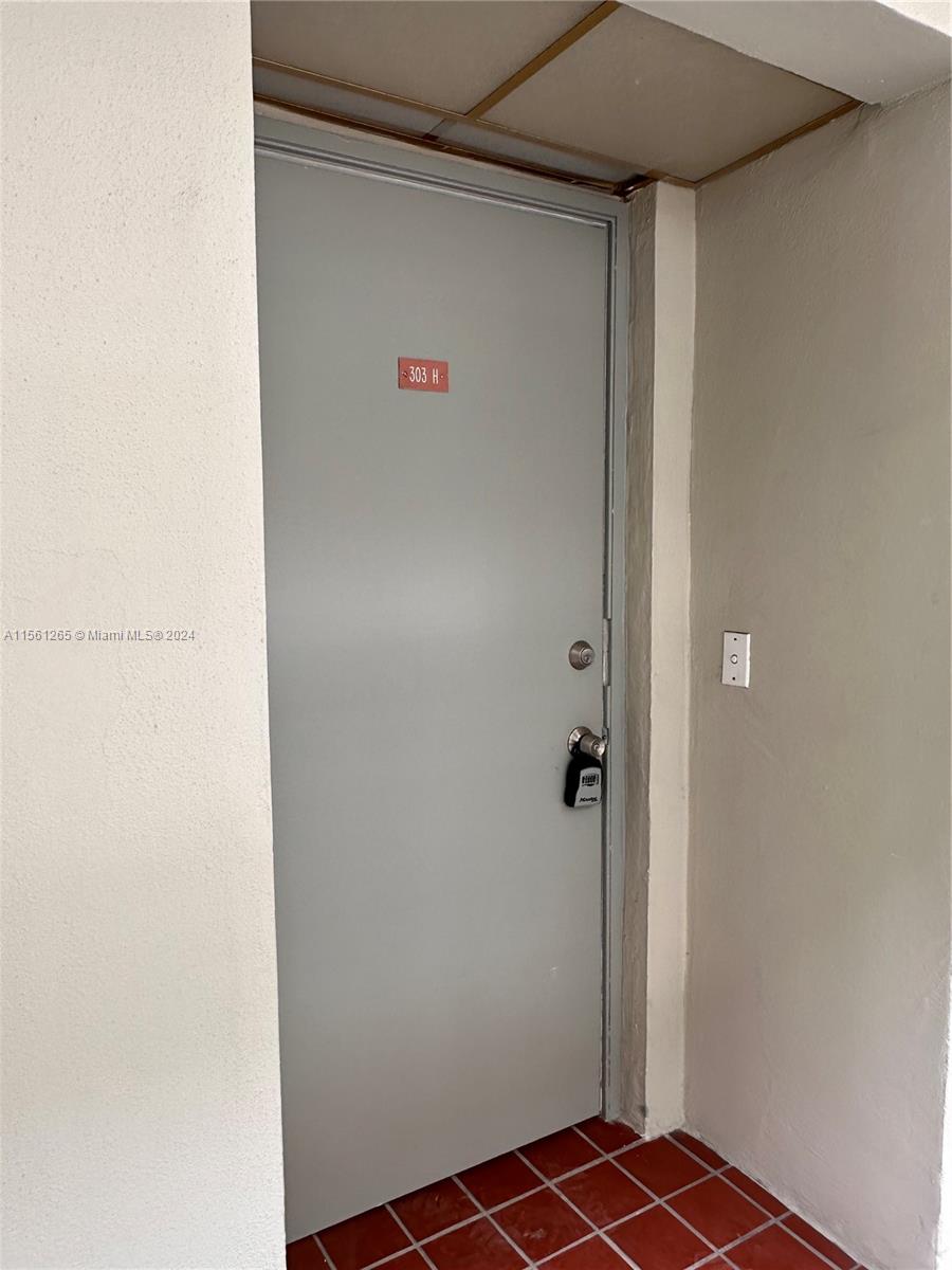 330 SE 2nd St 303H, Hallandale Beach, Florida 33009, 1 Bedroom Bedrooms, ,1 BathroomBathrooms,Residential,For Sale,330 SE 2nd St 303H,A11561265