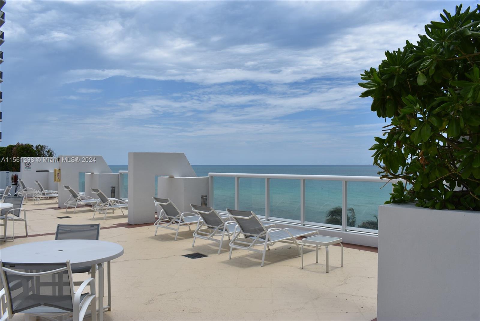 6365 Collins Ave 2010, Miami Beach, Florida 33141, 1 Bedroom Bedrooms, ,1 BathroomBathrooms,Residentiallease,For Rent,6365 Collins Ave 2010,A11561238