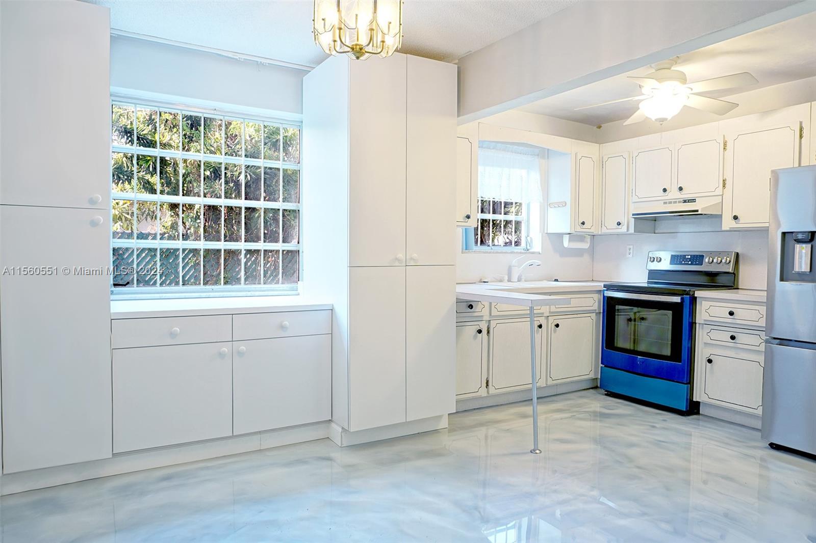 1825 Cleveland St 3, Hollywood, Florida 33020, 2 Bedrooms Bedrooms, ,1 BathroomBathrooms,Residential,For Sale,1825 Cleveland St 3,A11560551