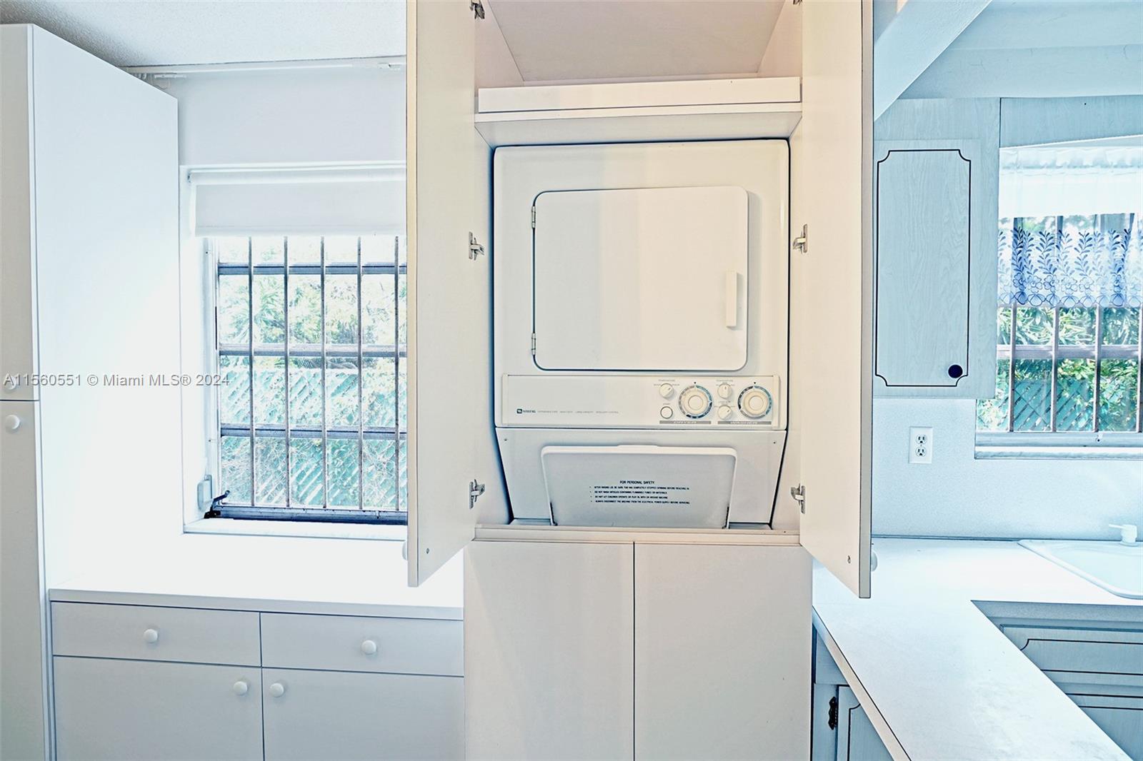 1825 Cleveland St 3, Hollywood, Florida 33020, 2 Bedrooms Bedrooms, ,1 BathroomBathrooms,Residential,For Sale,1825 Cleveland St 3,A11560551