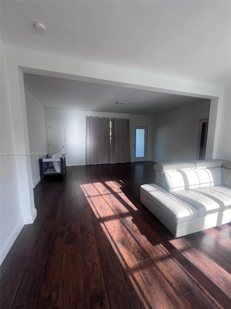 7516 Mutiny Ave 7516, North Bay Village, Florida 33141, 3 Bedrooms Bedrooms, ,2 BathroomsBathrooms,Residentiallease,For Rent,7516 Mutiny Ave 7516,A11561314