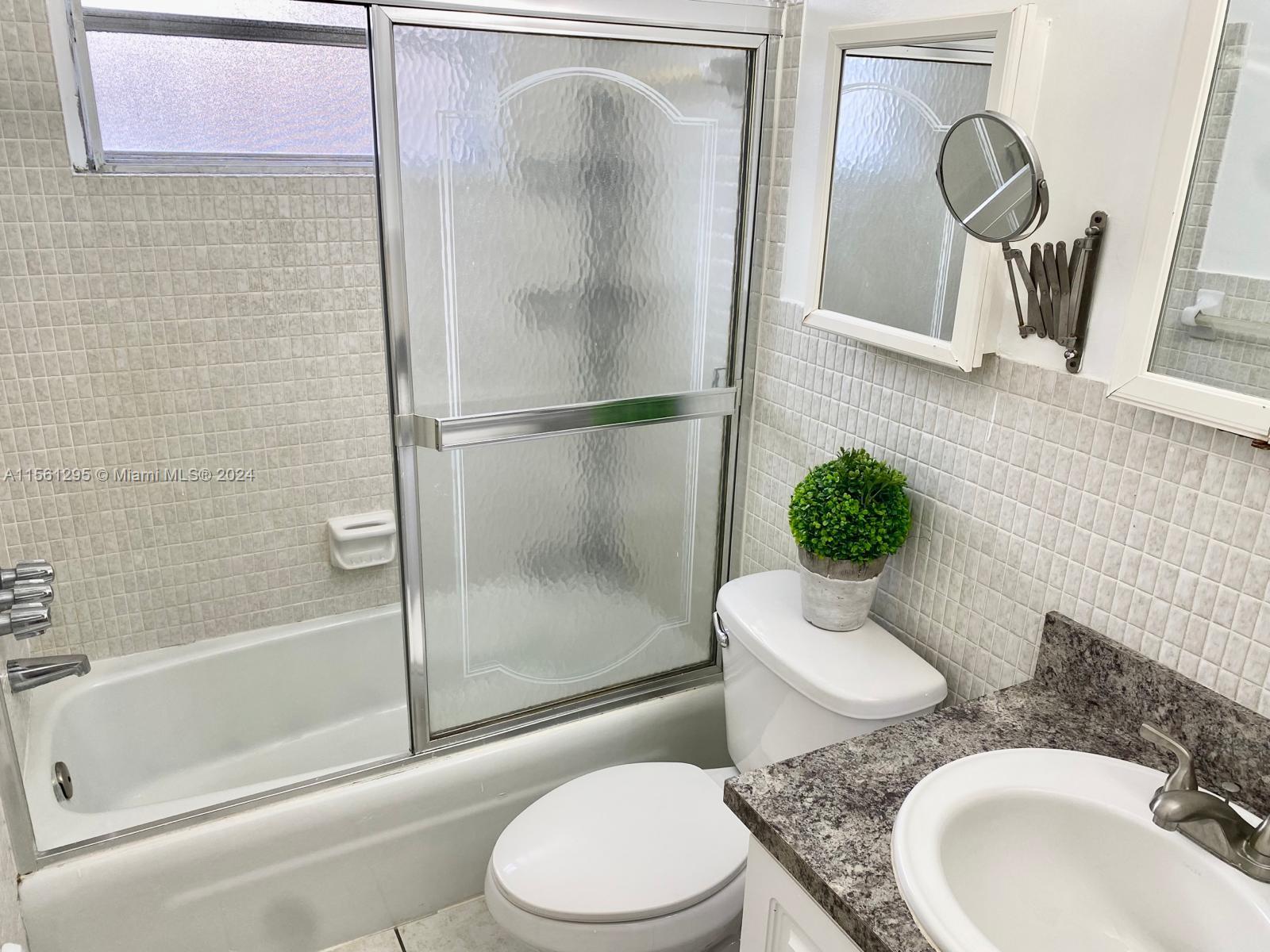 2225 Polk St 7A, Hollywood, Florida 33020, 1 Bedroom Bedrooms, ,1 BathroomBathrooms,Residentiallease,For Rent,2225 Polk St 7A,A11561295