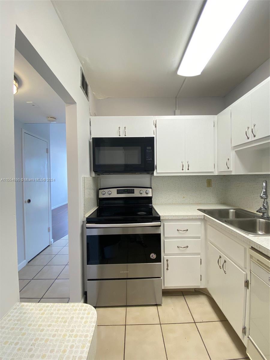2899 Collins Ave 844, Miami Beach, Florida 33140, ,1 BathroomBathrooms,Residentiallease,For Rent,2899 Collins Ave 844,A11554690