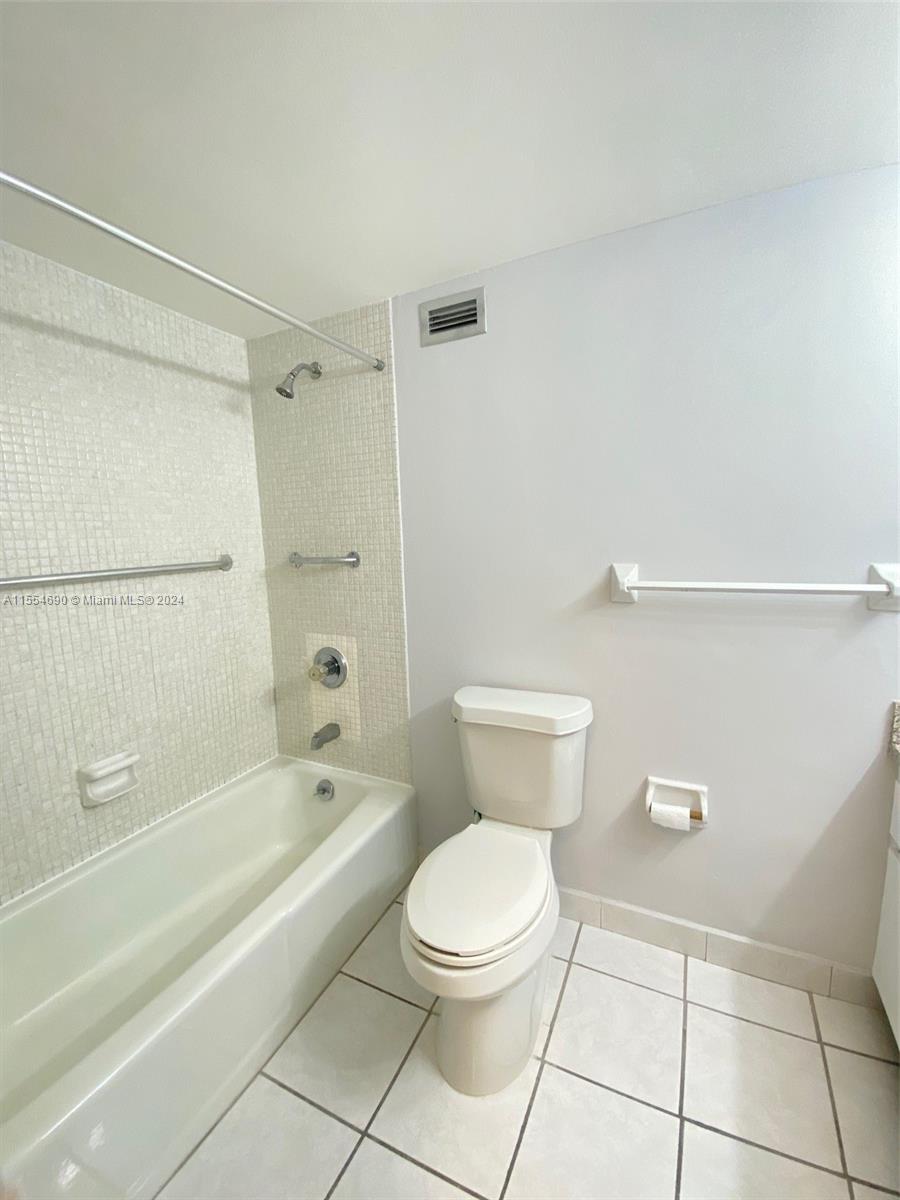 2899 Collins Ave 844, Miami Beach, Florida 33140, ,1 BathroomBathrooms,Residentiallease,For Rent,2899 Collins Ave 844,A11554690