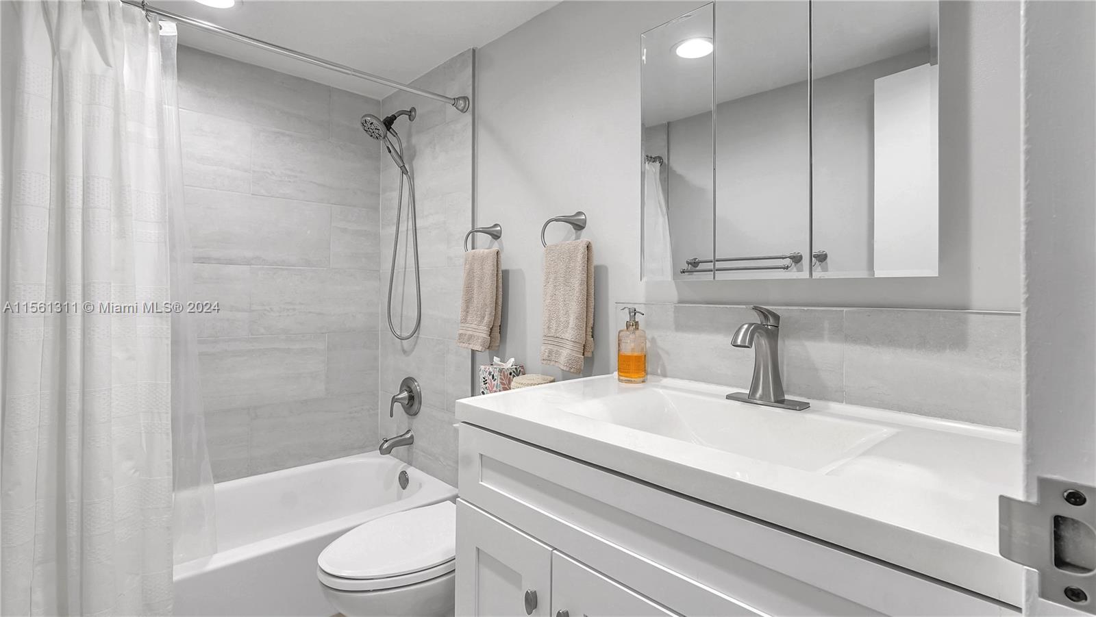 1810 N Lauderdale Ave 2415, North Lauderdale, Florida 33068, 2 Bedrooms Bedrooms, ,2 BathroomsBathrooms,Residential,For Sale,1810 N Lauderdale Ave 2415,A11561311