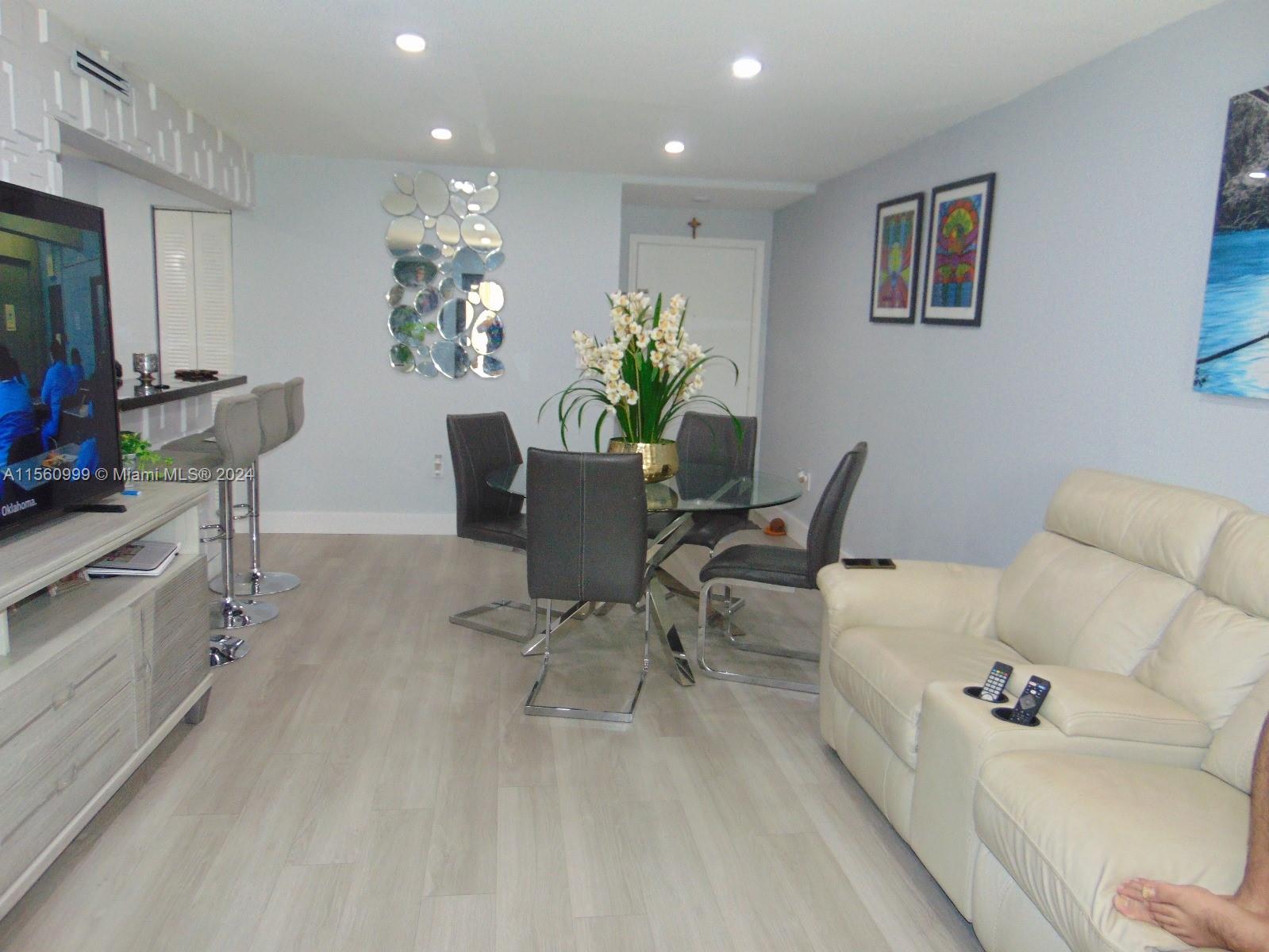 10233 NW 9th St Cir 106-1, Miami, Florida 33172, 2 Bedrooms Bedrooms, ,2 BathroomsBathrooms,Residential,For Sale,10233 NW 9th St Cir 106-1,A11560999