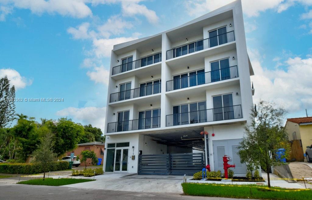2010 SW 25th Ter 403, Miami, Florida 33133, 3 Bedrooms Bedrooms, ,2 BathroomsBathrooms,Residentiallease,For Rent,2010 SW 25th Ter 403,A11561362