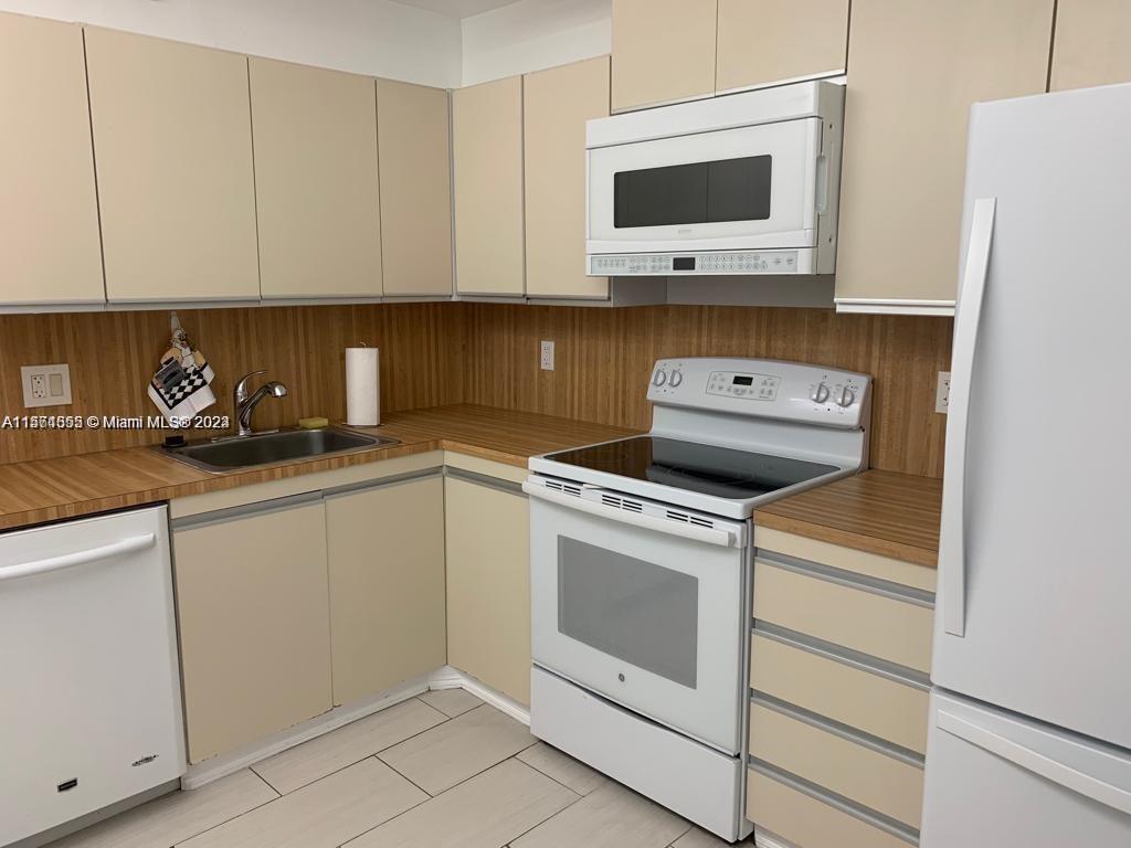 2500 Parkview Dr 1204, Hallandale Beach, Florida 33009, 1 Bedroom Bedrooms, ,1 BathroomBathrooms,Residentiallease,For Rent,2500 Parkview Dr 1204,A11561355